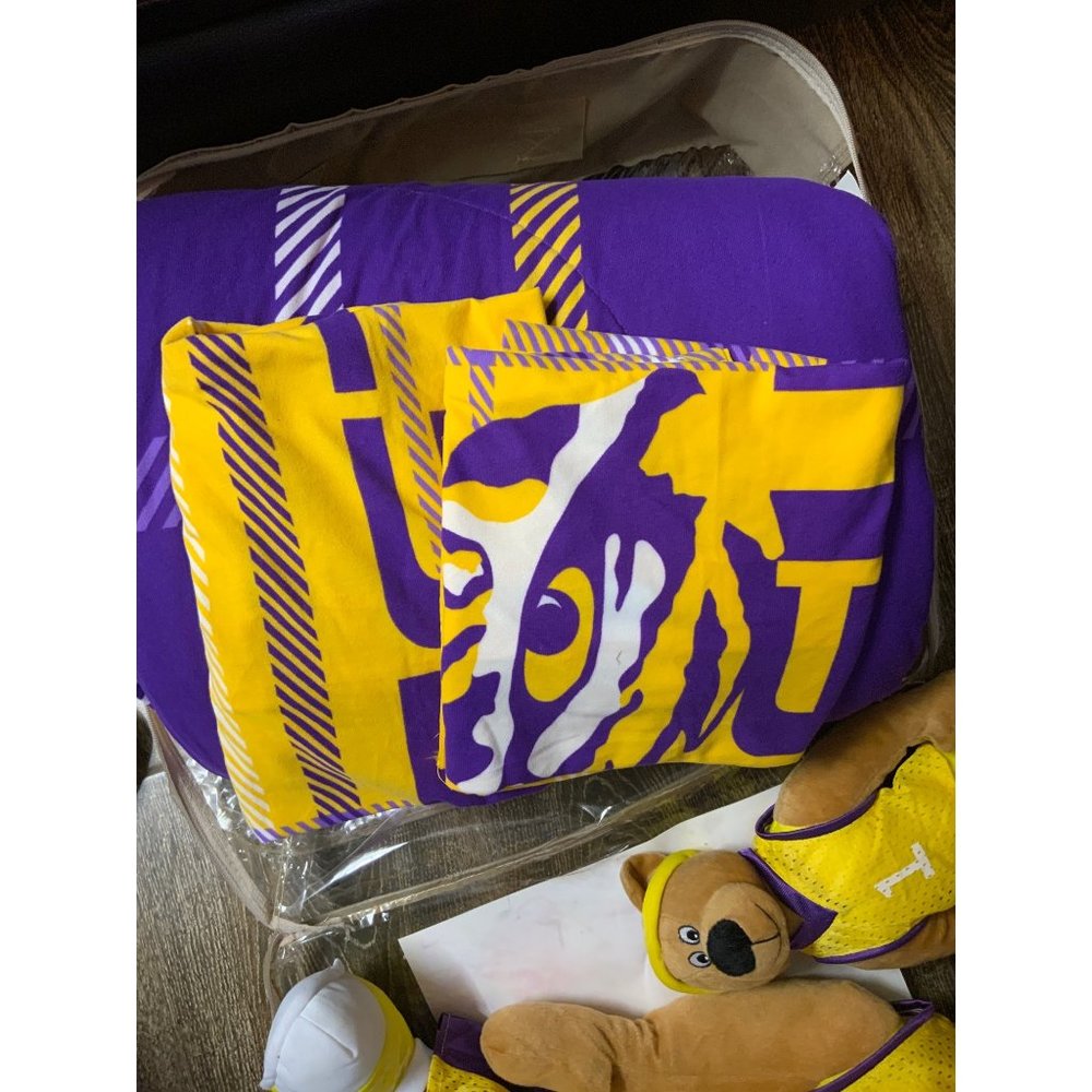 LSU Twin Comforter/2 Shams/2Stuffed Animals